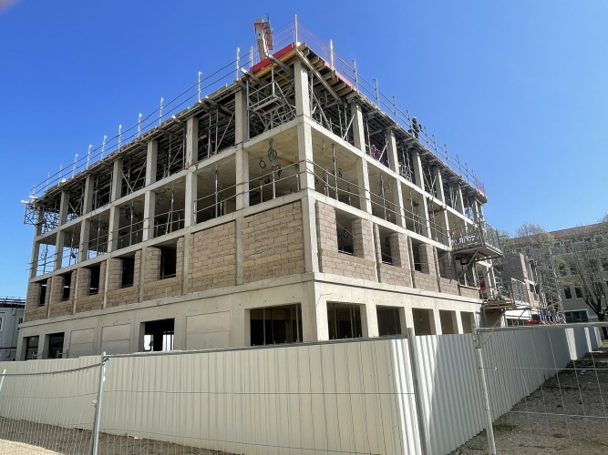 Construction façon DOM INO avec 2 chantiers en cours parallèle