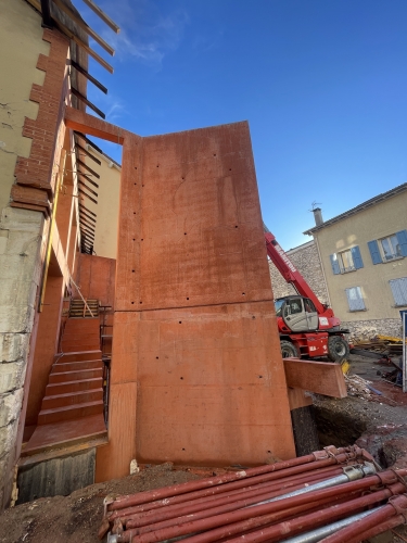 R&eacute;habilitation extension de l'ancienne maison des combattants en bureau &agrave; Voiron ( 38) chantier insolite
