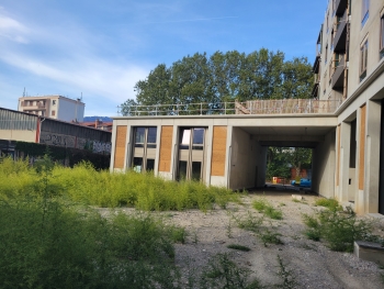 Construction fa&ccedil;on DOM INO en terminaison de gros oeuvre + pis&eacute; en place &agrave; Grenoble (38)  et FOB en cours // Terminaison chantier GO + b&eacute;ton de chanvre + enduit &agrave; villeurbanne (69)