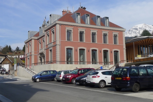 Mairie & commerces à Saint-Martin-d'Uriage (38)