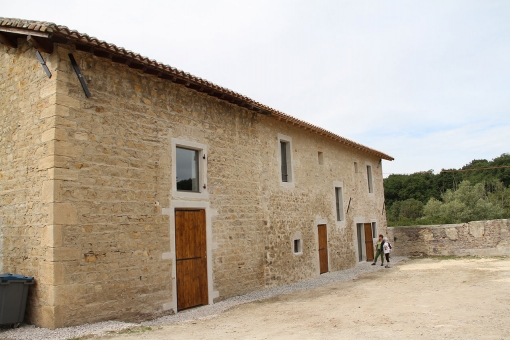 Réhabilitation des anciennes écuries en pôle d'accueil et de médiation du site de la Maison Forte des Allinges à St Quentin Fallavier (38)