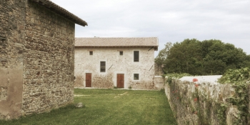 Réhabilitation des anciennes écuries en pôle d'accueil et de médiation du site de la Maison Forte des Allinges à St Quentin Fallavier (38)