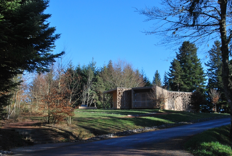 Bâtiment d'accueil du lac volcanique du Bouchet (43)