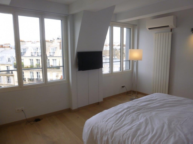 Appartement, rue Copernic à Paris (75)