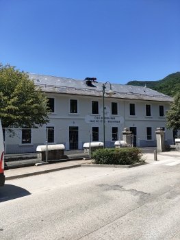 Groupe scolaire et  salle des fêtes à Séchilienne (38)