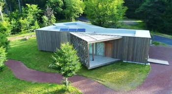 Bâtiment d'accueil du lac volcanique du Bouchet (43)